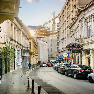 Historic Charm, Modern Comfort - In The Heart Of The Old Town Бухарест