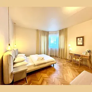 Center Unirii Square Private With View - Shared Amenities Homestay