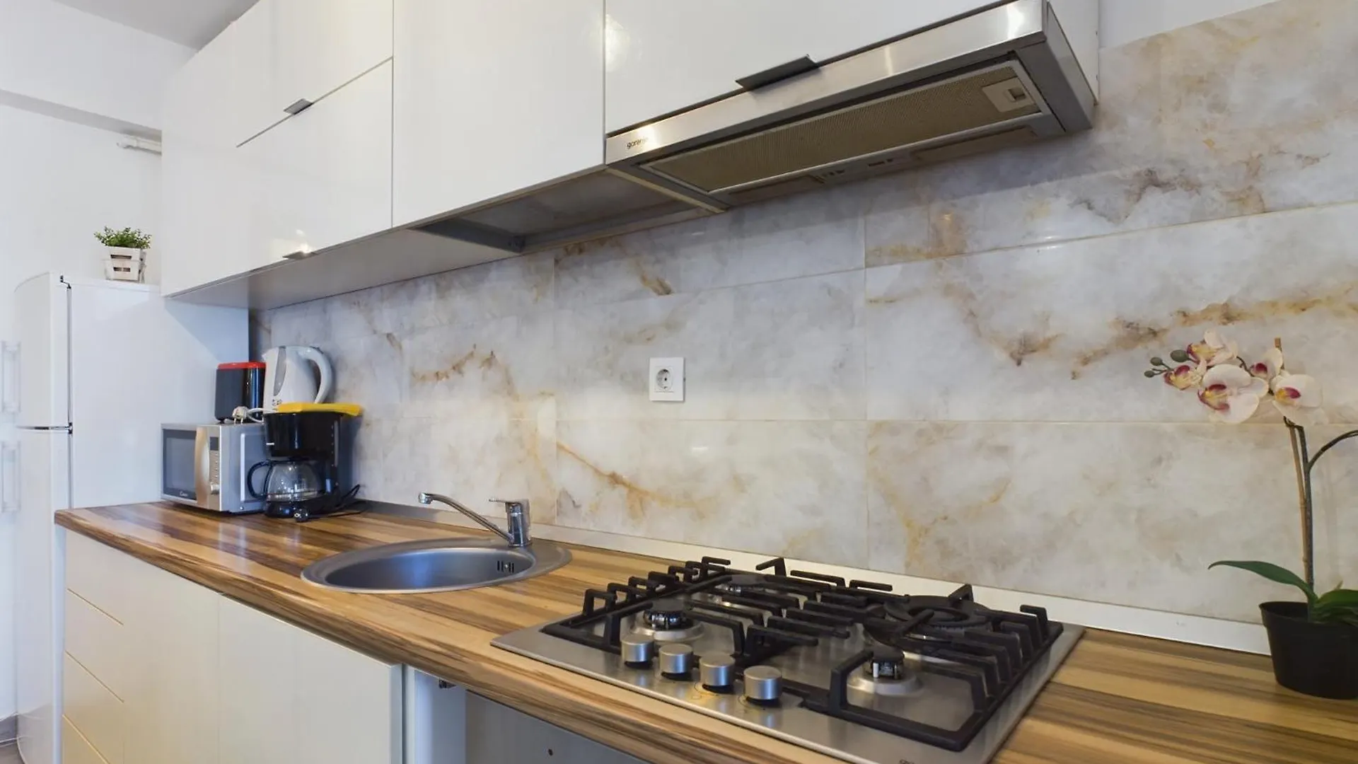 Lujerului Studio Bucharest 0*,