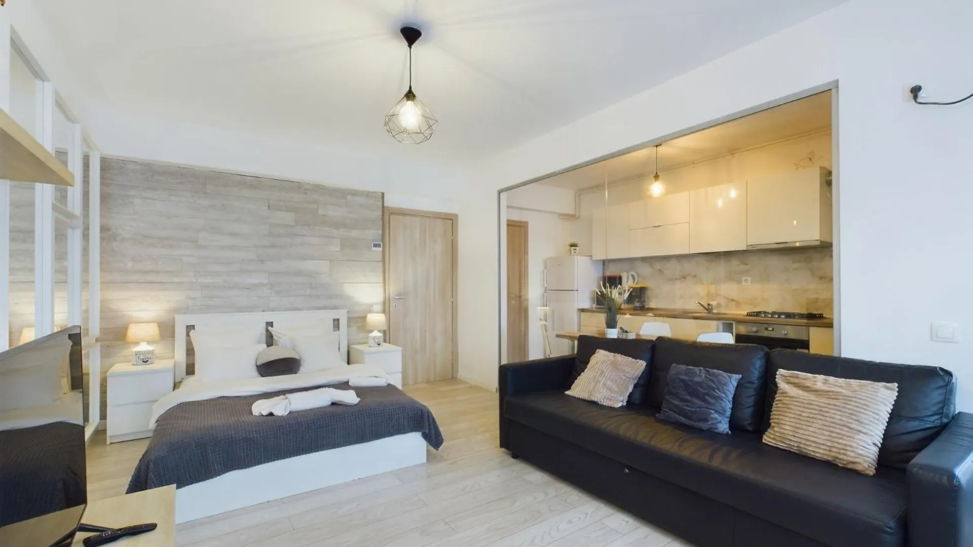 Lujerului Studio Bucharest 0*,  Romania